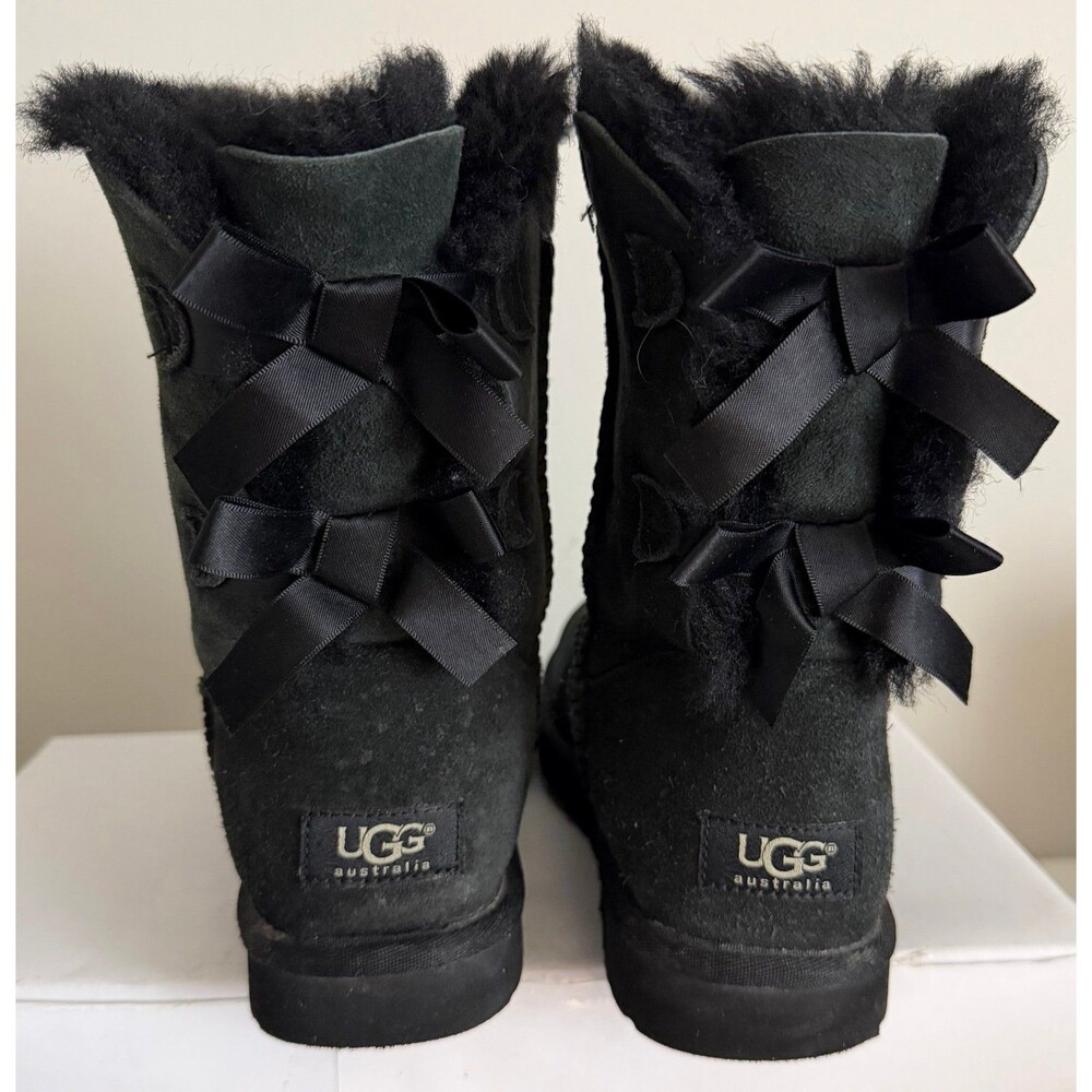 UGG Bailey Bow II Black Suede Sheepskin Lined Pull On Boots Womens Size 8